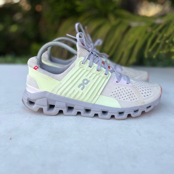 On Cloud Running Shoes Womens Size: 8.5 - Picture 3 of 7